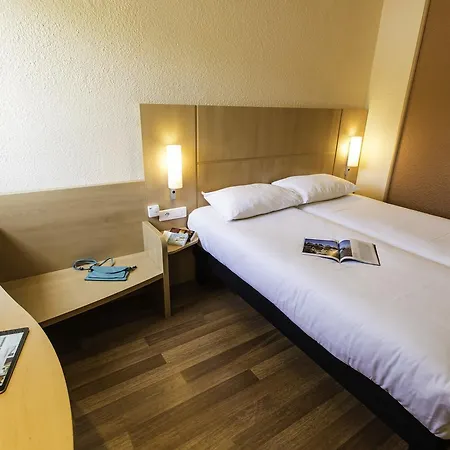 Ibis Chateau-thierry Отель Эссом-сюр-Марн